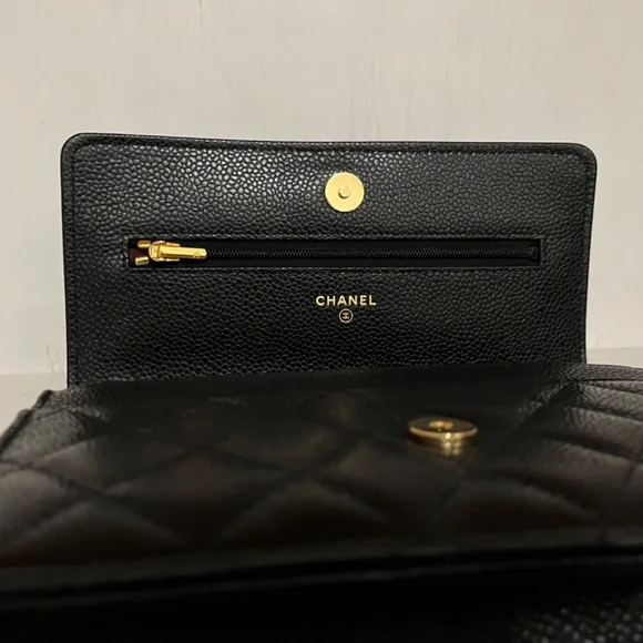 Chanel Classic Wallet On Chain (black caviar with gold hardware) // 2023 - Picture 7 of 10